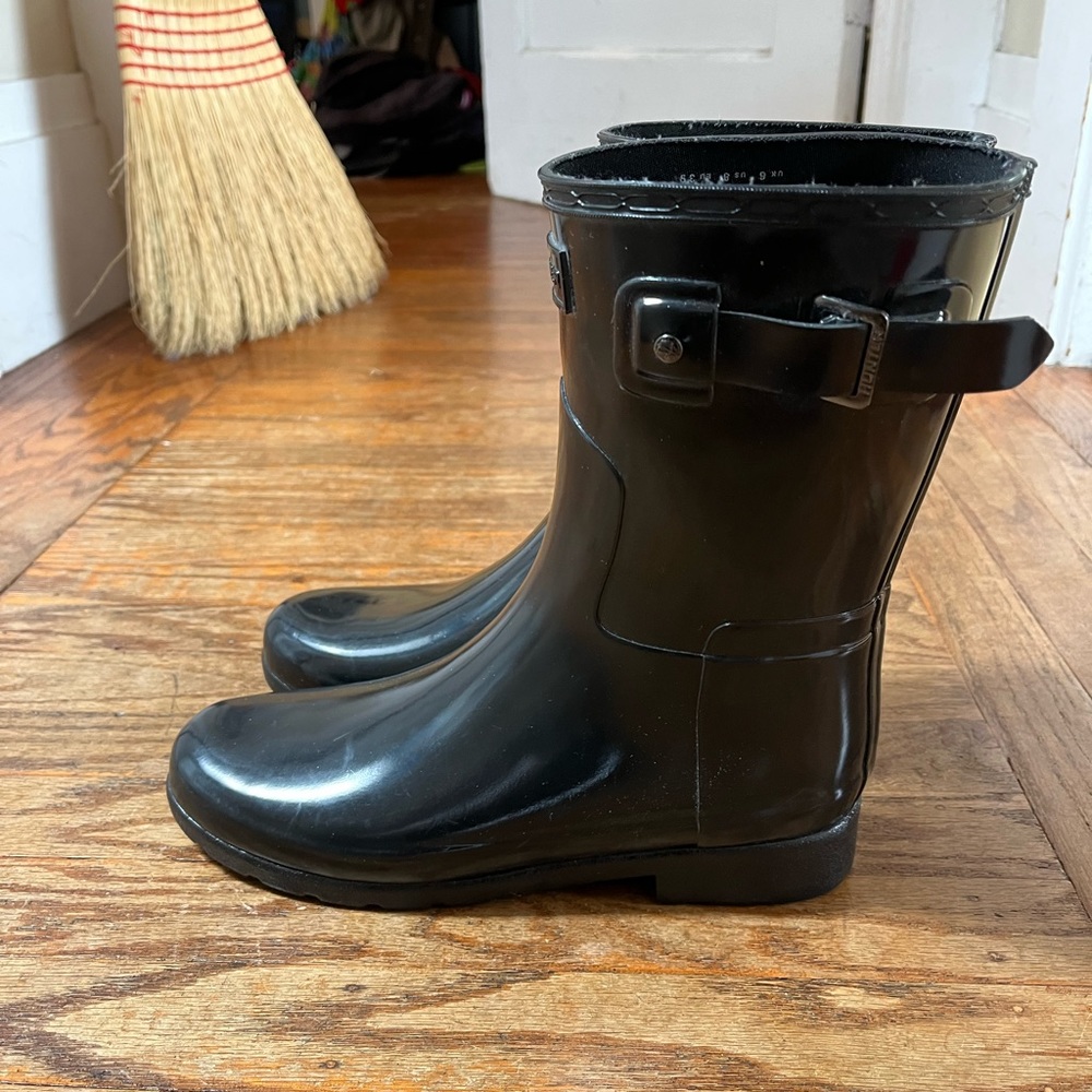 Hunter mid-calf rain boots black Women’s size 8/39